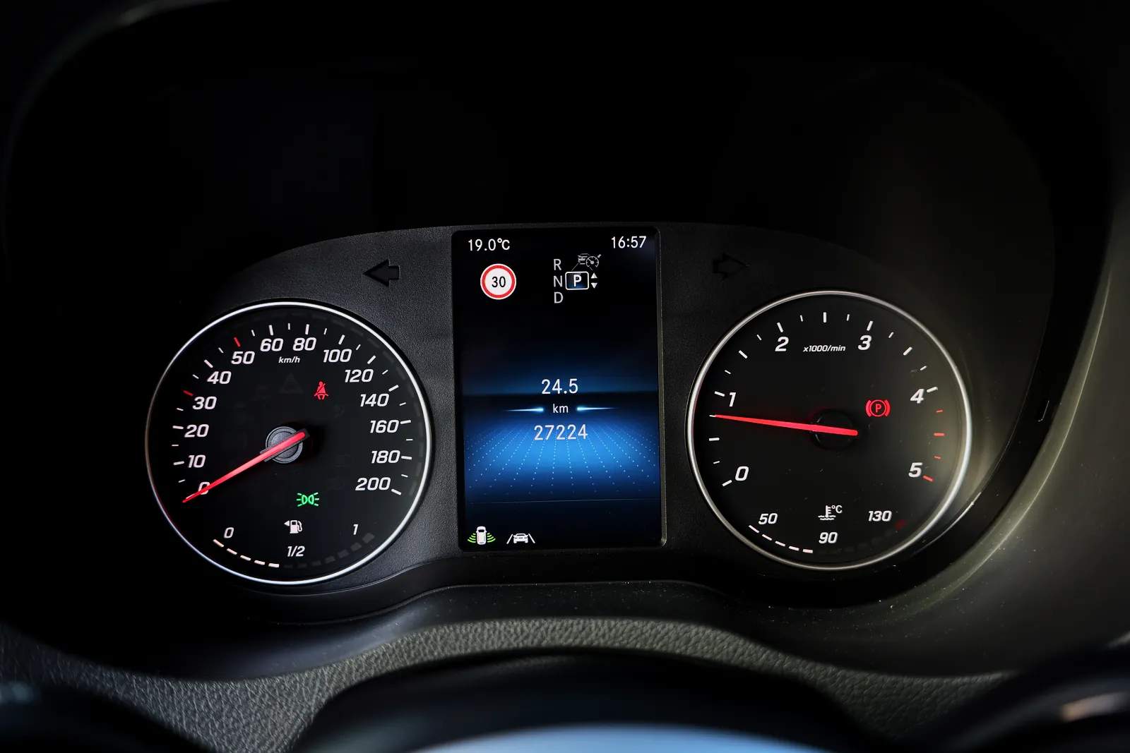 Dashboard van de Hymer Free 600S met instrumentenpaneel