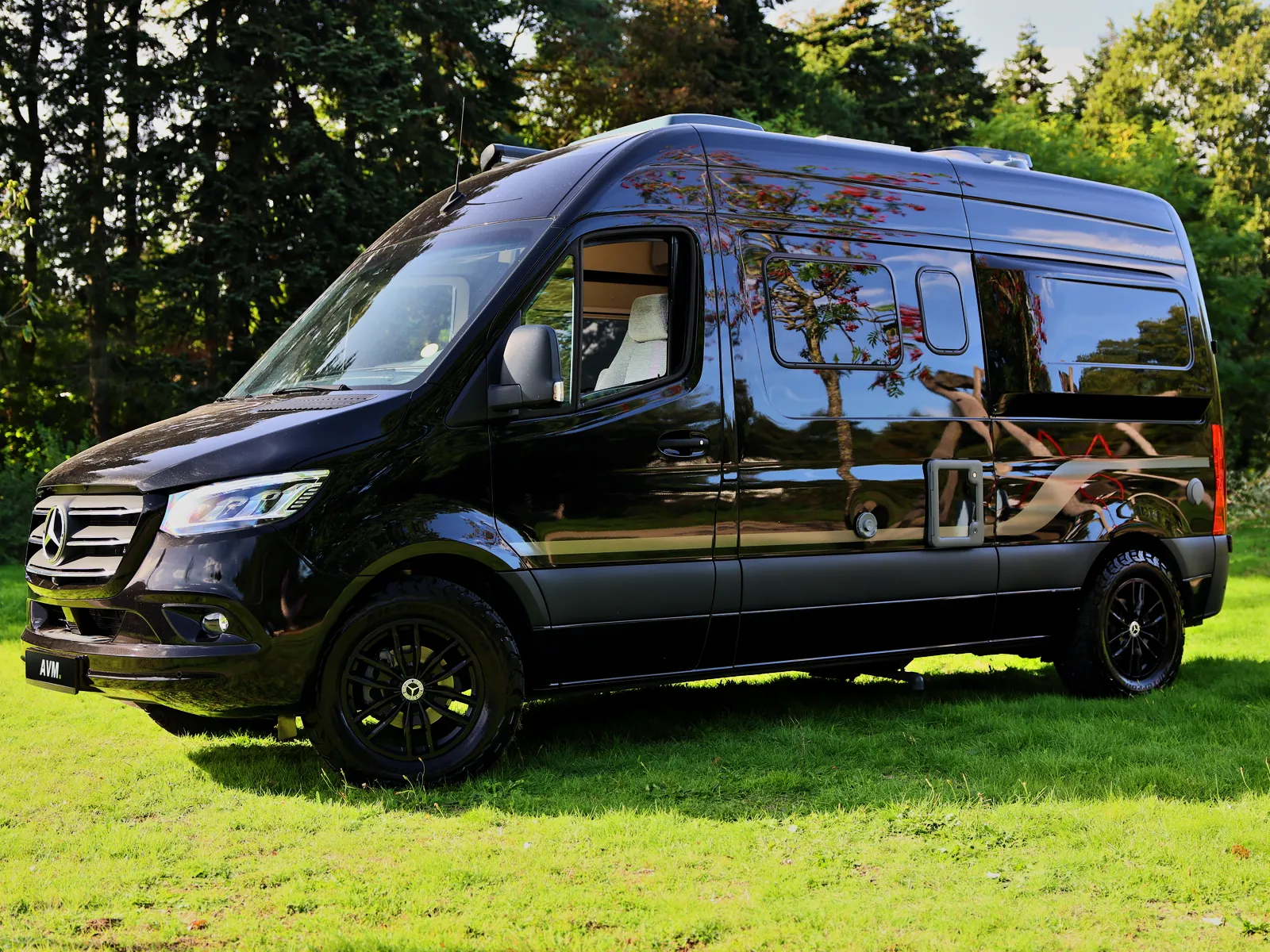 Hymer Free 600S camperbus, voor- en zijaanzicht