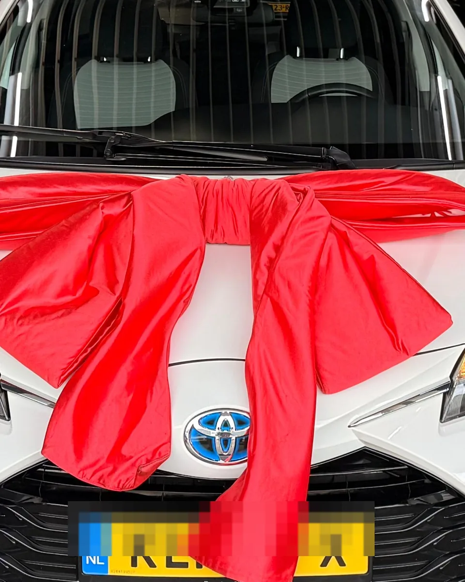 Auto bij aflevering aan de nieuwe eigenaar, verzekering geregeld via AVM Auto Verkoop Makelaar